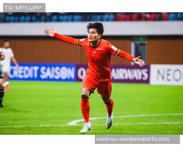 足球场上的小辫子风采 球星们如何用扎辫子的方式展现个性与力量